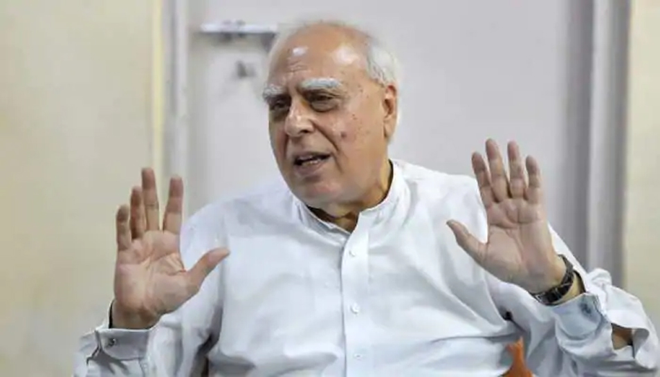 कपिल सिब्बल ने वापस लिया ट्वीट, राहुल गांधी को लेकर कही थी यह बात कपिल सिब्बल ने वापस लिया ट्वीट, राहुल गांधी को लेकर कही थी यह बात