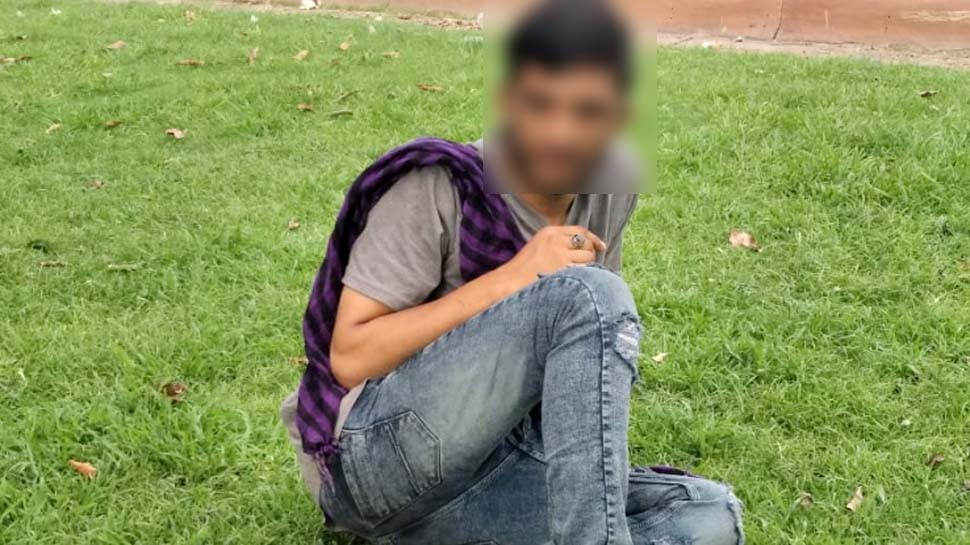 CRPF ने दिल्ली से गिरफ्तार किया मुश्तबा शख्स, आधार और DL पर अलग अलग है नाम CRPF ने दिल्ली से गिरफ्तार किया मुश्तबा शख्स, आधार और DL पर अलग अलग है नाम