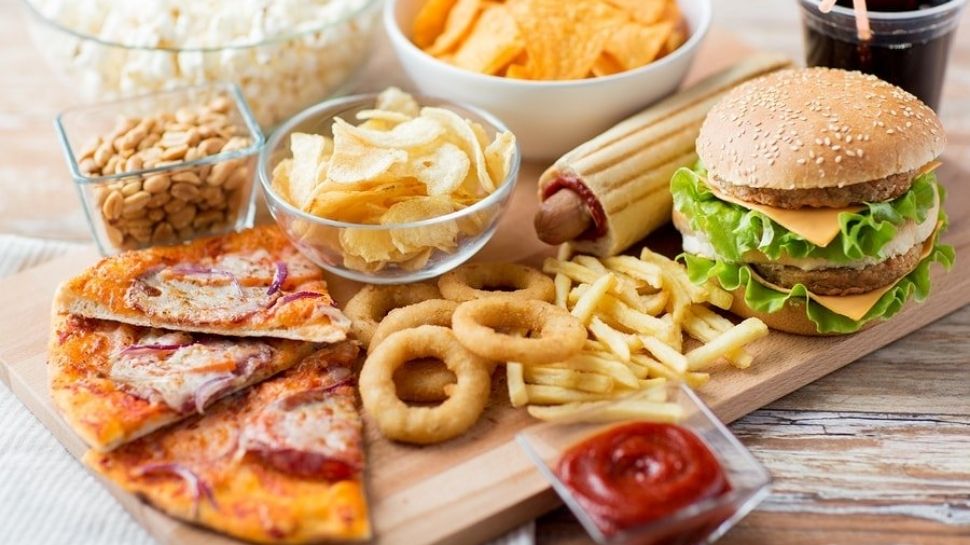 परहेज करें जंक फूड से। avoid junk food