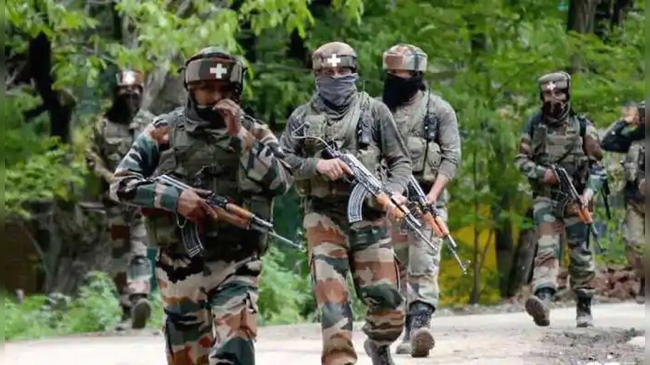 जम्मू-कश्मीर: शोपियां में सिक्योरिटी फोर्सेज़ ने ढेर किए 4 दहशतगर्द, एक ने किया सरेंडर