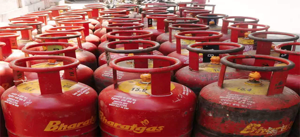 ଆସିଯାଇଛି ସେପ୍ଟେମ୍ୱର ପାଇଁ LPG ସିଲିଣ୍ଡରର ନୂଆ ଦର, ଜାଣନ୍ତୁ କ'ଣ ରହିଛି ରେଟ୍ ଆସିଯାଇଛି ସେପ୍ଟେମ୍ୱର ପାଇଁ LPG ସିଲିଣ୍ଡରର ନୂଆ ଦର, ଜାଣନ୍ତୁ କ'ଣ ରହିଛି ରେଟ୍