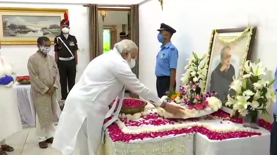 PM मोदी ने पेश की प्रणब मुखर्जी को खिराजे अकीदत, आज ही होंगी आखिरी रसूमात PM मोदी ने पेश की प्रणब मुखर्जी को खिराजे अकीदत, आज ही होंगी आखिरी रसूमात