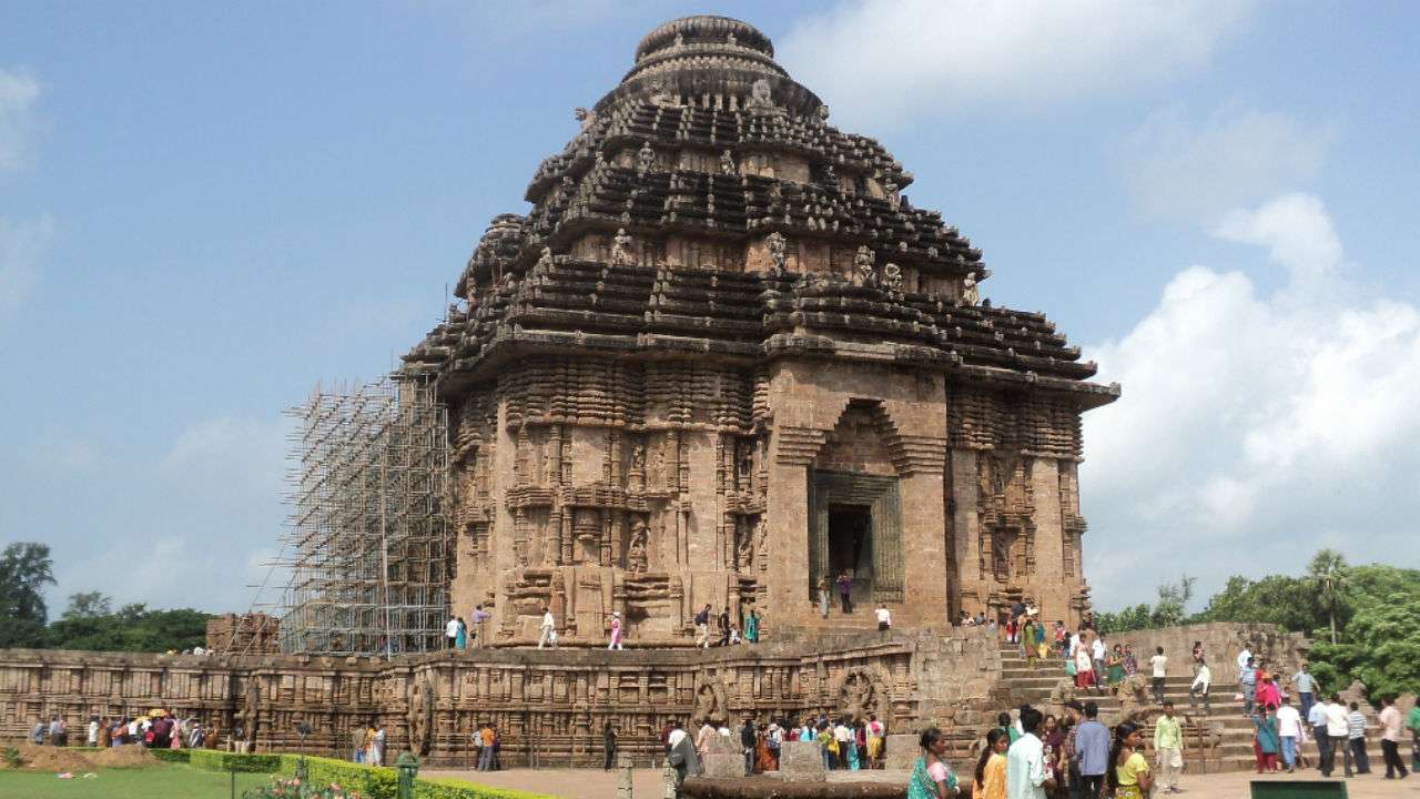କଟକଣା ମଧ୍ୟରେ ଖୋଲିଲା କୋଣାର୍କ, ସୀମିତ ପର୍ଯ୍ୟଟକଙ୍କୁ ଅନୁମତି କଟକଣା ମଧ୍ୟରେ ଖୋଲିଲା କୋଣାର୍କ, ସୀମିତ ପର୍ଯ୍ୟଟକଙ୍କୁ ଅନୁମତି
