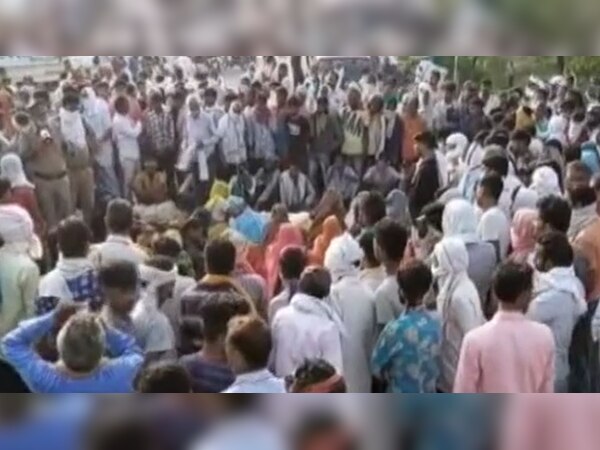 villagers jammed road for injured girl who lost family in accident ...