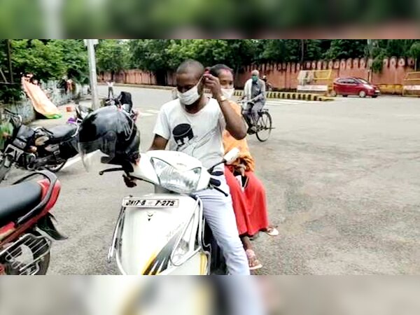 प्रेग्नेंट बीवी को इम्तिहान दिलाने के लिए शौहर स्कूटी तय किया 1100 KM का सफर
