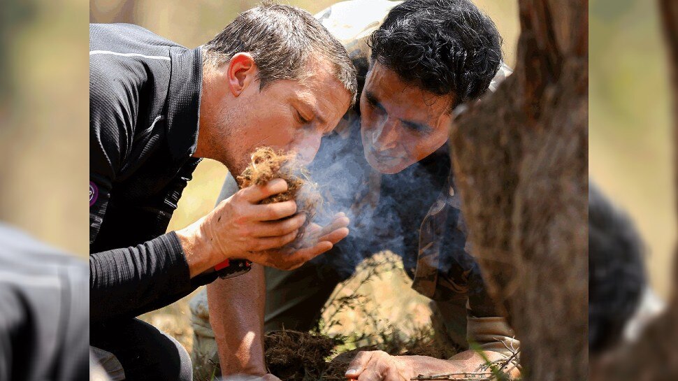 Akshay Kumar shared pictures of Bear Grylls with funny comment | खिलाड़ी अक्षय कुमार ने बताया 'रसोड़े में कौन था', किया ये Funny ट्वीट | Hindi News, बॉलीवुड
