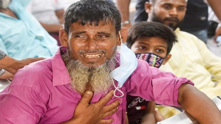  बंग्लादेश: मस्जिद की 6 AC में एक साथ हुआ धमाका, 13 नमाज़ियों की मौत, 30 ज़ख्मी