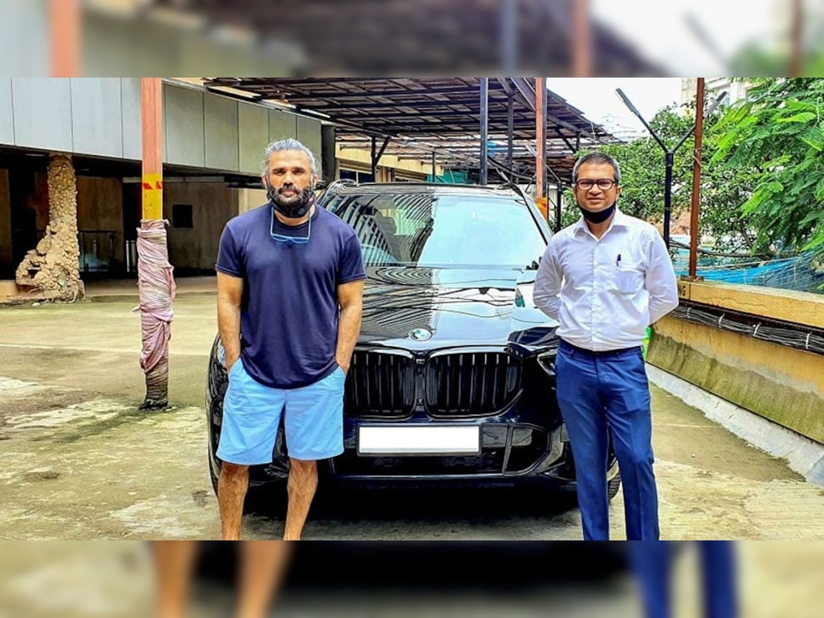 एक्टर सुनील शेट्टी ने खरीदी BMW X5, जानें इसकी कीमत और शानदार फीचर्स 