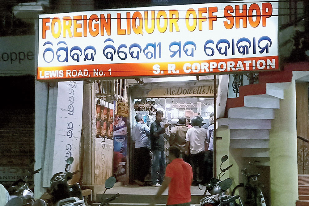 ବଦଳିଲା ସମୟ: ଦିନ ସାଢେ ୧୦ରୁ ରାତି ସାଢେ ୧୦ ପର୍ଯ୍ୟନ୍ତ ଖୋଲିବ ମଦ ଦୋକାନ ବଦଳିଲା ସମୟ: ଦିନ ସାଢେ ୧୦ରୁ ରାତି ସାଢେ ୧୦ ପର୍ଯ୍ୟନ୍ତ ଖୋଲିବ ମଦ ଦୋକାନ