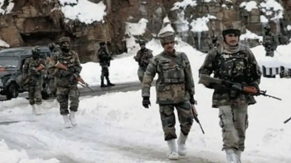 LAC पर एक बार फिर चीन को मुंह की खानी पड़ी, डरकर भागे चीनी फौजी LAC पर एक बार फिर चीन को मुंह की खानी पड़ी, डरकर भागे चीनी फौजी
