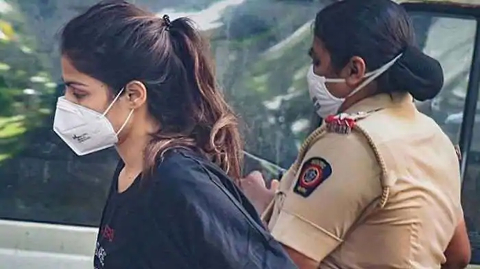 14 दिन की अदालती हिरासत में भेजी गई रिया, वीडियो कॉन्फ्रेंसिंग के जरिए हुई सुनवाई 14 दिन की अदालती हिरासत में भेजी गई रिया, वीडियो कॉन्फ्रेंसिंग के जरिए हुई सुनवाई