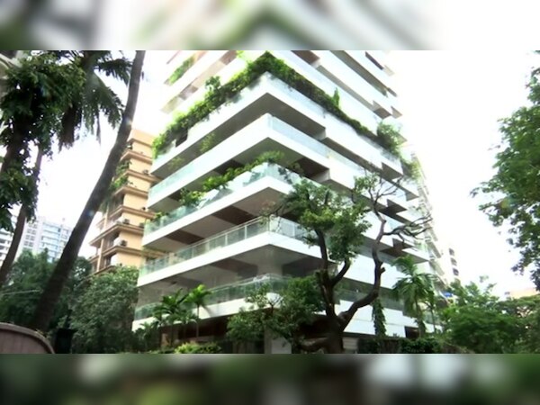अब कंगना के फ्लैट पर भी BMC की टेढ़ी नज़र, अदालत से घर तोड़ने की मांगी इजाज़त