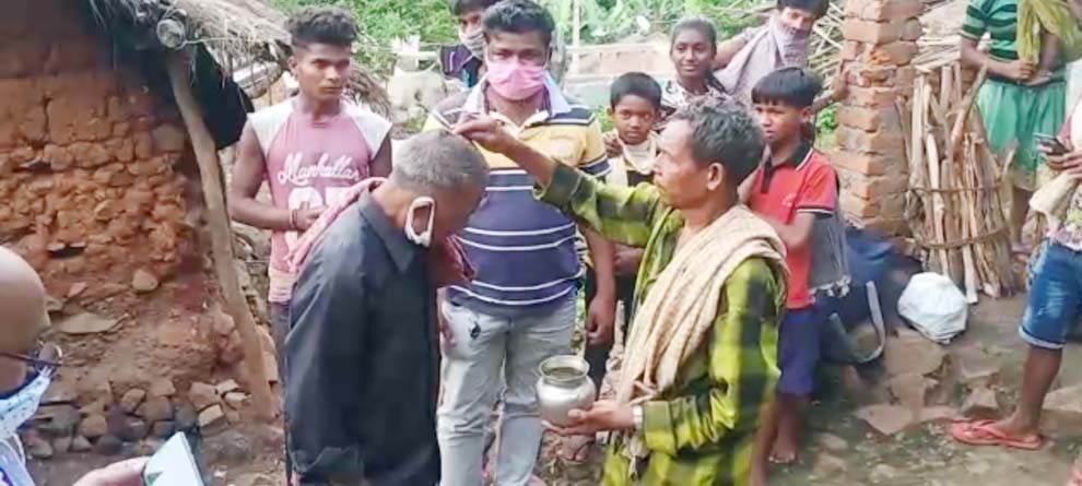 ଏହି ଗାଁରେ ବଳି ଦେଇ ଅତିଥିଙ୍କୁ କରନ୍ତି ସ୍ୱାଗତ ! ଏହି ଗାଁରେ ବଳି ଦେଇ ଅତିଥିଙ୍କୁ କରନ୍ତି ସ୍ୱାଗତ !