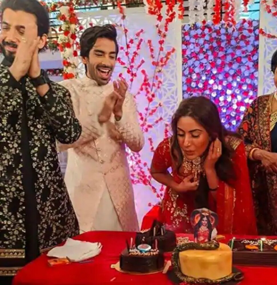 Actress Surbhi Chandna celebrate her birthday on tv set | टीवी की नागिन