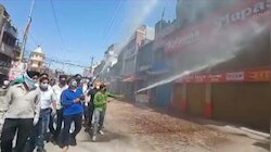 उन्नाव: नगर पालिका सभासद का आरोप, नकली सैनिटाइजर छिड़कर लूटे लाखों रुपये