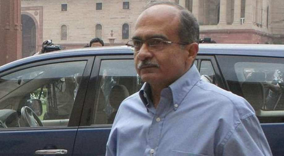 प्रशांत भूषण ने अदा किया 1 रुपये जुर्माना, कहा- दाखिल करेंगे रिव्यू पिटीशन प्रशांत भूषण ने अदा किया 1 रुपये जुर्माना, कहा- दाखिल करेंगे रिव्यू पिटीशन