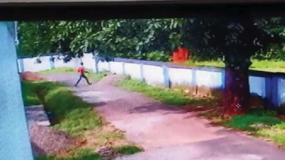 बलरामपुर: कोविड-19 अस्पताल से भागा पशु तस्करी का आरोपी, CCTV ने क़ैद किया