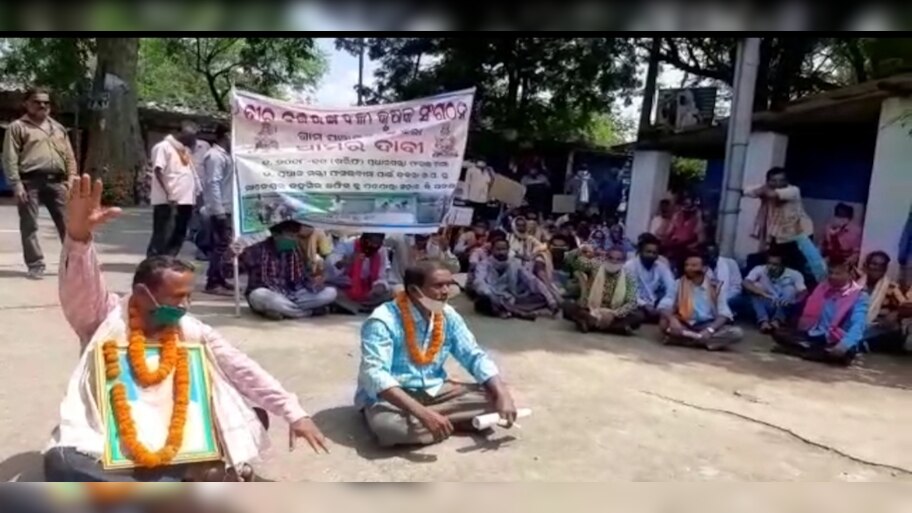 ଦ୍ୱିତୀୟ ଦିନରେ ପହଞ୍ଚିଲା ଅନଶନ,ଇନପୁଟ ସବସିଡି ପାଇବାକୁ ଚାଷୀଙ୍କ ୪୦ କିମି ପଦଯାତ୍ରା 