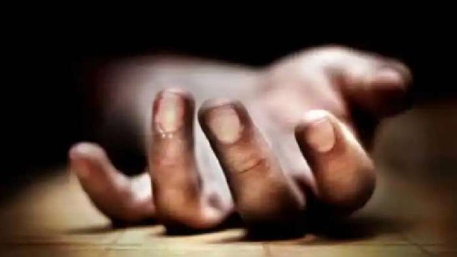 बीवी ने बेटे के साथ मिलकर शौहर का किया कत्ल, कमरे में ही दफनाई लाश