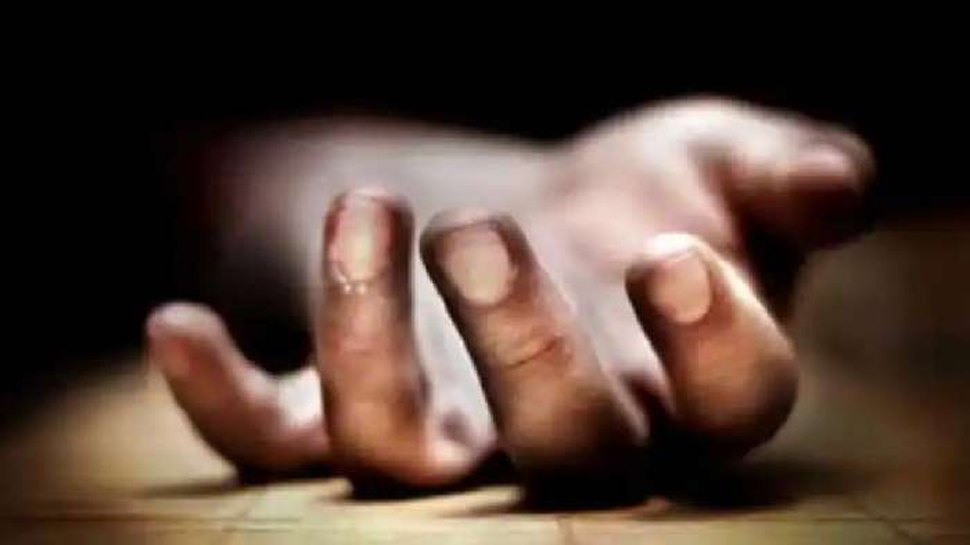 बीवी ने बेटे के साथ मिलकर शौहर का किया कत्ल, कमरे में ही दफनाई लाश बीवी ने बेटे के साथ मिलकर शौहर का किया कत्ल, कमरे में ही दफनाई लाश