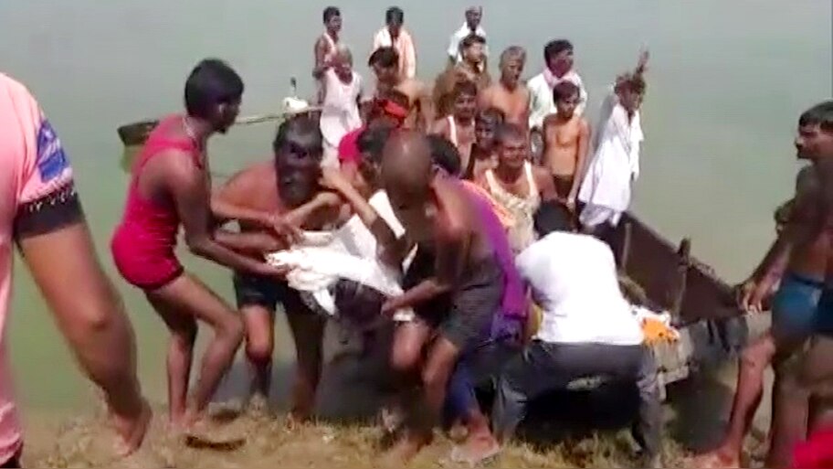 कोटा नाव हादसा: अब तक 12 लाशों का निकाला बाहर, 10 से 15 लोग अभी भी लापता