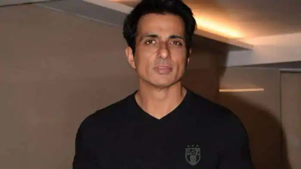 चुनाव लड़ने के लिए शख्स ने सोनू सूद से मांगी मदद, तो अदाकार ने दिया दिल जीतने वाला जवाब चुनाव लड़ने के लिए शख्स ने सोनू सूद से मांगी मदद, तो अदाकार ने दिया दिल जीतने वाला जवाब