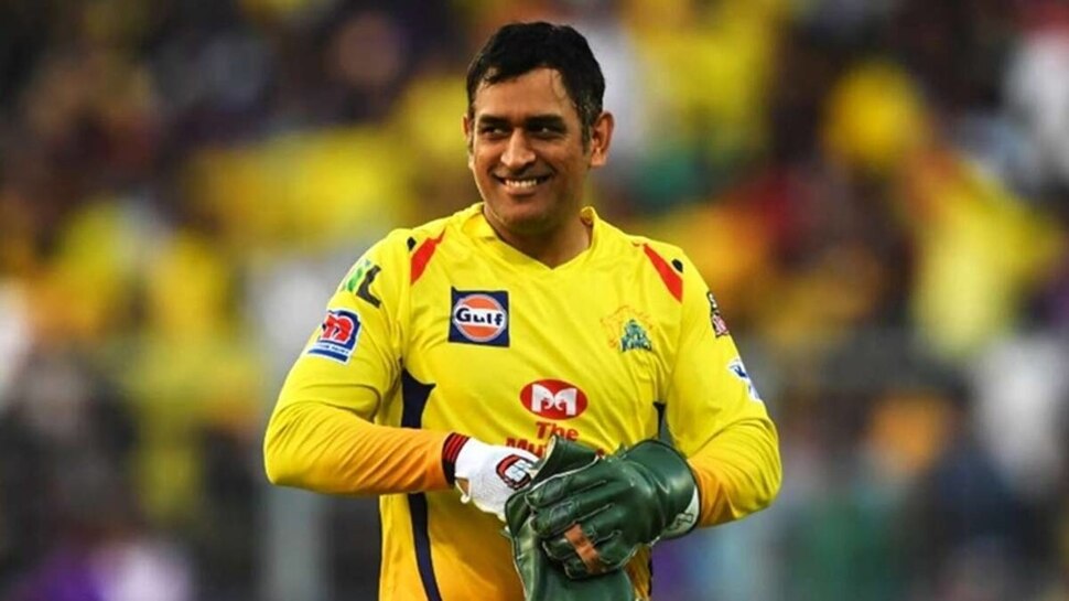 IPL 2020: CSK skipper M.S Dhoni new look is going viral | IPL 2020: CSK के कप्तान धोनी का 'न्यू लुक' सोशल मीडिया पर हो रहा है वायरल | Hindi News