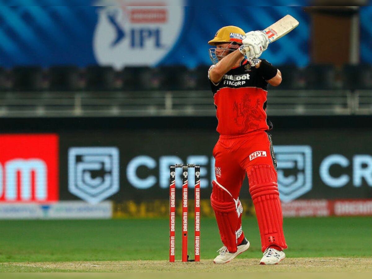 सनराइजर्स हैदराबाद के खिलाफ बल्लेबाजी करते रॉयल चैलेंजर्स के आरोन फिंच. (फोटो- Twitter/@IPL)