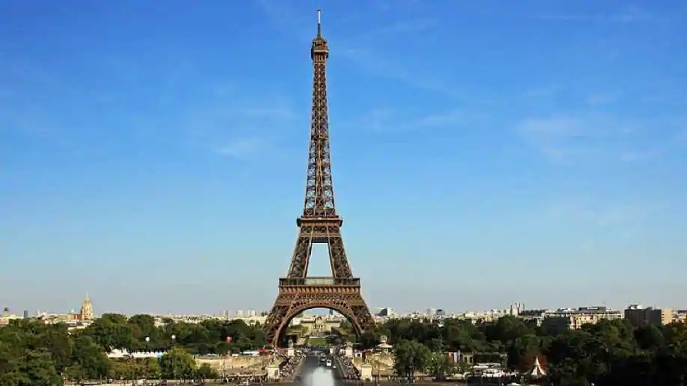 France S Famous Eiffel Tower Had To Be Emptied After A Bomb Attack Call एक फ न क ब द ख ल कर न पड फ र स क मशह र एफ ल ट वर य थ वजह Hindi News द न य