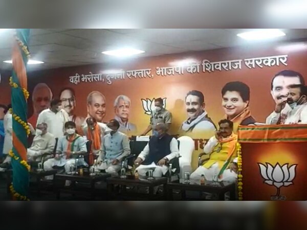 माफी मांगने के बाद भी बिना मास्क के नज़र आए BJP के मिनिस्टर नरोत्तम मिश्रा