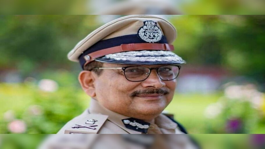 Bihar Election 2020: ଆଜି ଜେଡ଼ିୟୁରେ ସାମିଲ ହେବେ ବିହାରର ପୂର୍ବତନ ଡିଜିପି !, ପହଞ୍ଚିଲେ ଦଳୀୟ   କାର୍ଯ୍ୟାଳୟରେ...
