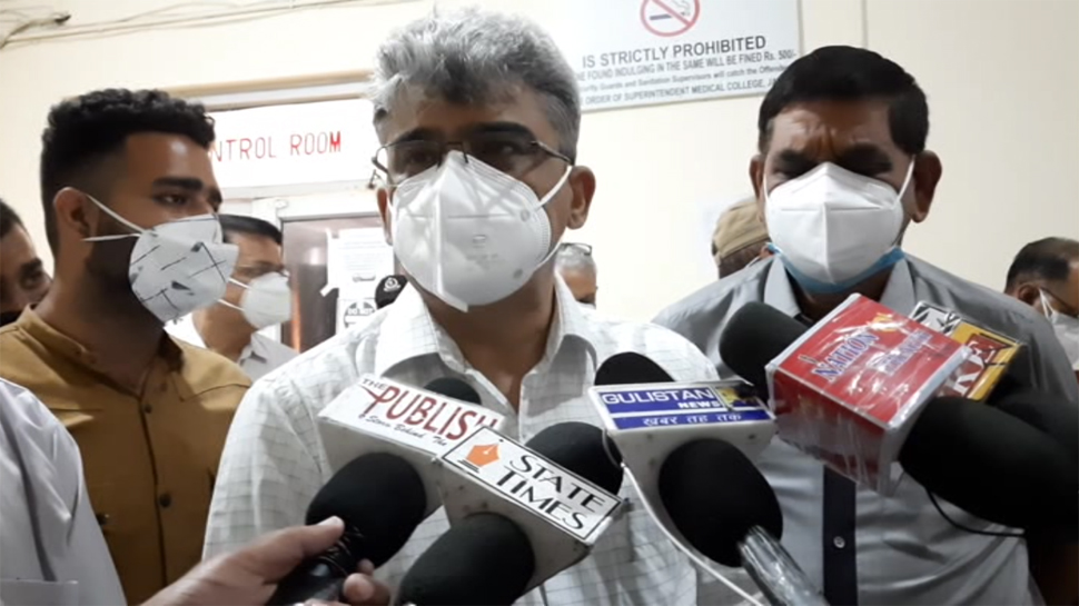 जम्मू गवर्नमेंट मेडिकल कालेज के 15 डॉक्टर्स सस्पेंड, लगातार मिल रही थी शिकायतें जम्मू गवर्नमेंट मेडिकल कालेज के 15 डॉक्टर्स सस्पेंड, लगातार मिल रही थी शिकायतें