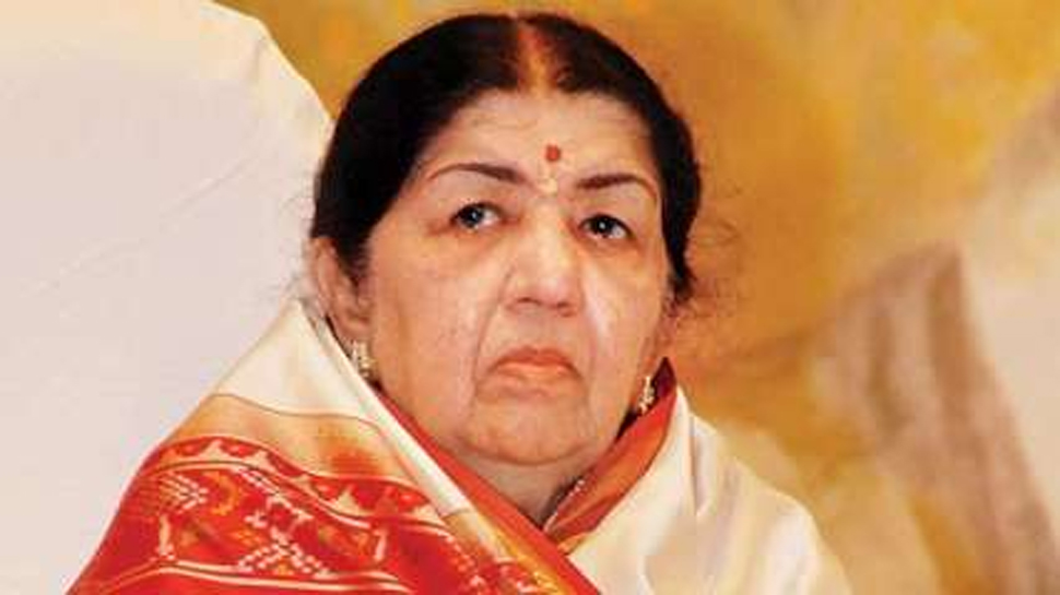 Birthday Special: जब फिल्म में किरदार के लिए लता मंगेशकर को कटवानी पड़ी Eyebrow Birthday Special: जब फिल्म में किरदार के लिए लता मंगेशकर को कटवानी पड़ी Eyebrow