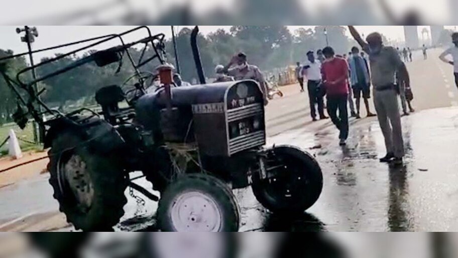 ଇଣ୍ଡିଆ ଗେଟରେ ଟ୍ରାକ୍ଟର ଜାଳିଦେଲେ