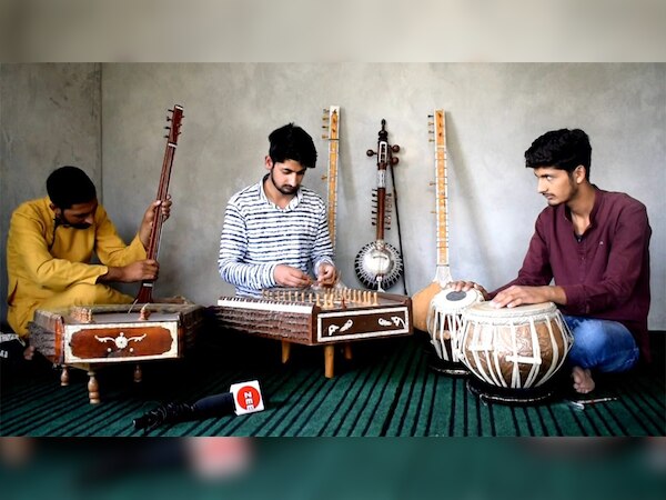 कश्मीर के रिवायती 'भांड पाथेर' के वजूद को बचाने की कोशिश