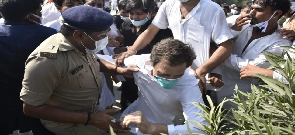 ୟୁପି ପୋଲିସ ଧକ୍କାରେ ତଳକୁ ପଡ଼ିଲେ ରାହୁଲ, ହାଥରସ ଯିବା ପୂର୍ବରୁ ଭାଇ-ଉଉଣୀ ଗିରଫ ୟୁପି ପୋଲିସ ଧକ୍କାରେ ତଳକୁ ପଡ଼ିଲେ ରାହୁଲ, ହାଥରସ ଯିବା ପୂର୍ବରୁ ଭାଇ-ଉଉଣୀ ଗିରଫ