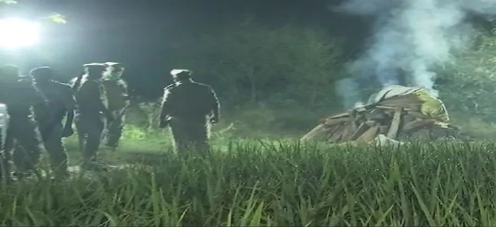 ହାଥରସ ଗଣଦୁଷ୍କର୍ମ ମାମଲାକୁ ନେଇ ହାଇଭୋଲ୍ଟେଜ ଡ୍ରାମା ହାଥରସ ଗଣଦୁଷ୍କର୍ମ ମାମଲାକୁ ନେଇ ହାଇଭୋଲ୍ଟେଜ ଡ୍ରାମା