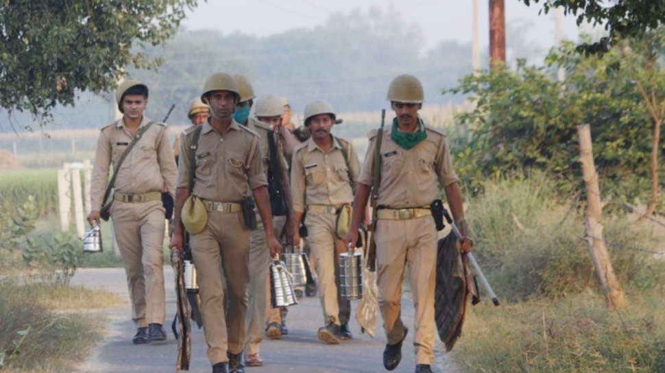 हाथरस गैंगरेप: UP हुकूमत ने दी पीड़ित परिवार को सिक्योरिटी, 24 घंटे रहेगी तैनाती हाथरस गैंगरेप: UP हुकूमत ने दी पीड़ित परिवार को सिक्योरिटी, 24 घंटे रहेगी तैनाती