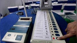 उपचुनाव से पहले EVM मशीनों में लगी आग से भड़की सियासत, EC पहुंची कांग्रेस