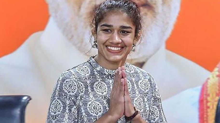 महिला पहलवान बबीता फोगाट ने मेहकमा खेल के ओहदे से दिया इस्तीफा, जानिए वजह