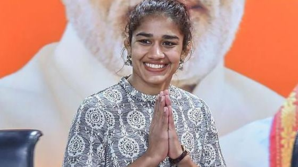 महिला पहलवान बबीता फोगाट ने मेहकमा खेल के ओहदे से दिया इस्तीफा, जानिए वजह महिला पहलवान बबीता फोगाट ने मेहकमा खेल के ओहदे से दिया इस्तीफा, जानिए वजह