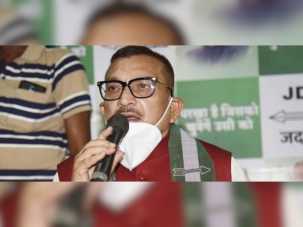 ଠକିଦେଲା ଜେଡ଼ିୟୁ !, ସୋସିଆଲ ମିଡ଼ିଆରୁ ଗାଏବ ପୂର୍ବତନ ଡିଜିପି ଗୁପ୍ତେଶ୍ୱର