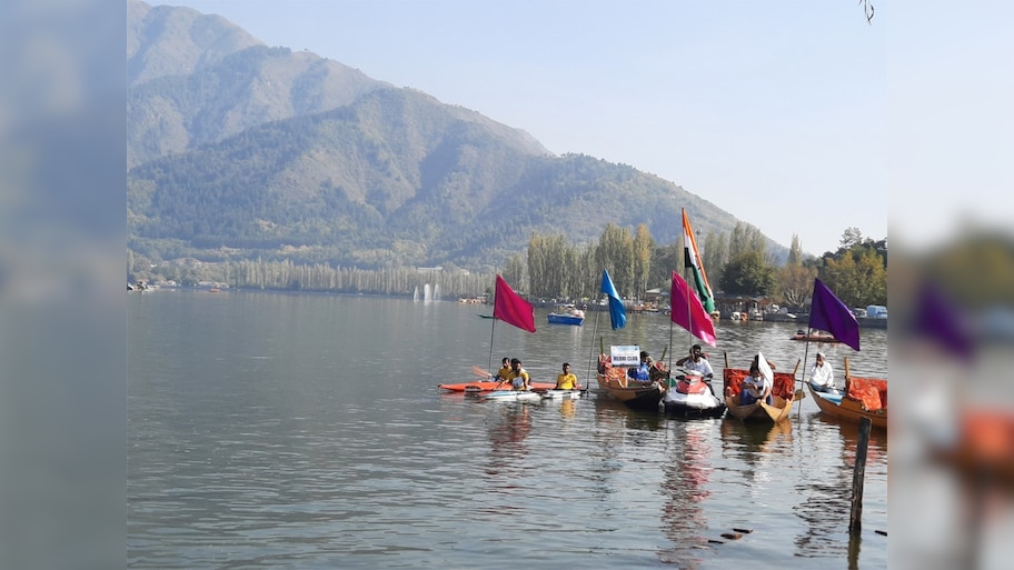 जश्न-ए-डल का हुआ आगाज: शहीद पुलिस अहलकार अल्ताफ हुसैन को किया गया समर्पित