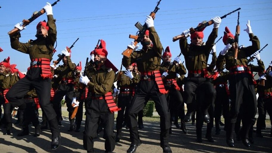 जम्मू-कश्मीर और लद्दाख के 301 जवान फौज में हुए शामिल, कहा- हमारे लिए फख्र की बात है