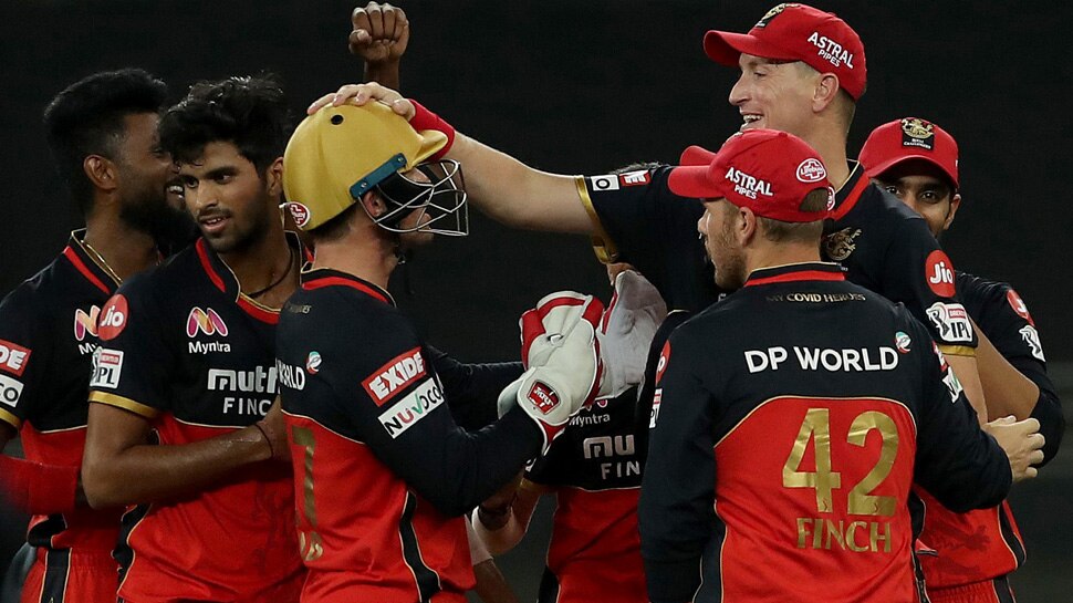 आरसीबी की पहली कामयाबी Faf du Plessis Out team RCB