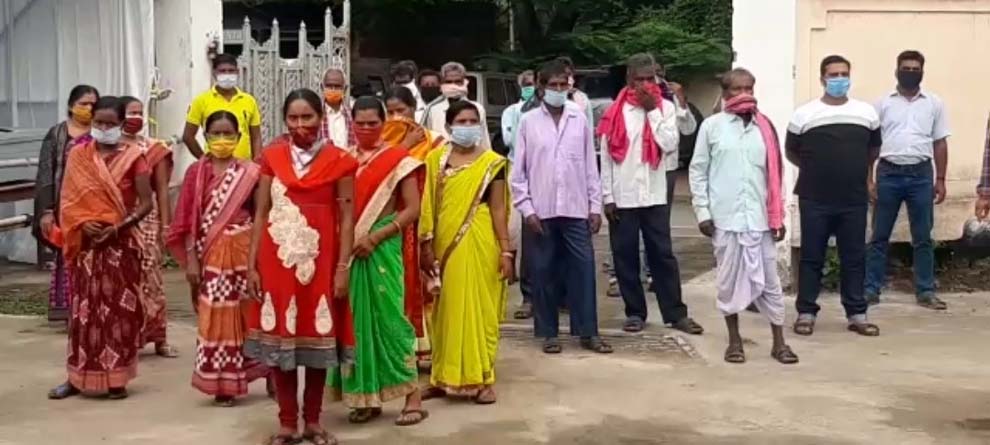 ପଦ୍ମକଟା ବନ୍ଧ ନିଲାମ ରଦ୍ଦ ପାଇଁ ଏସଏଚଜି ମହିଳା ଗ୍ରୁପର ଦାବି ପଦ୍ମକଟା ବନ୍ଧ ନିଲାମ ରଦ୍ଦ ପାଇଁ ଏସଏଚଜି ମହିଳା ଗ୍ରୁପର ଦାବି