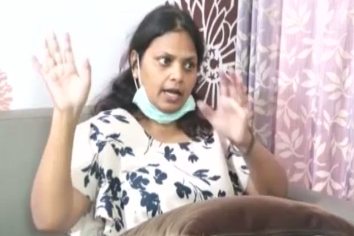 भाभी नहीं मैंने तो बताया था 'बहन'