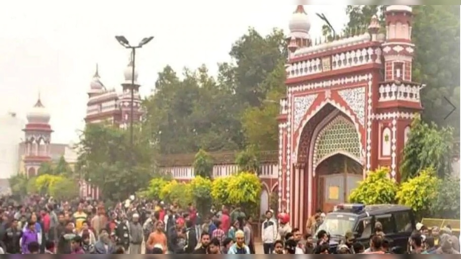 PFI की हिमायत में AMU के स्टूडेंट्स, मोदी-योगी हुकूमत के खिलाफ निकाला मार्च