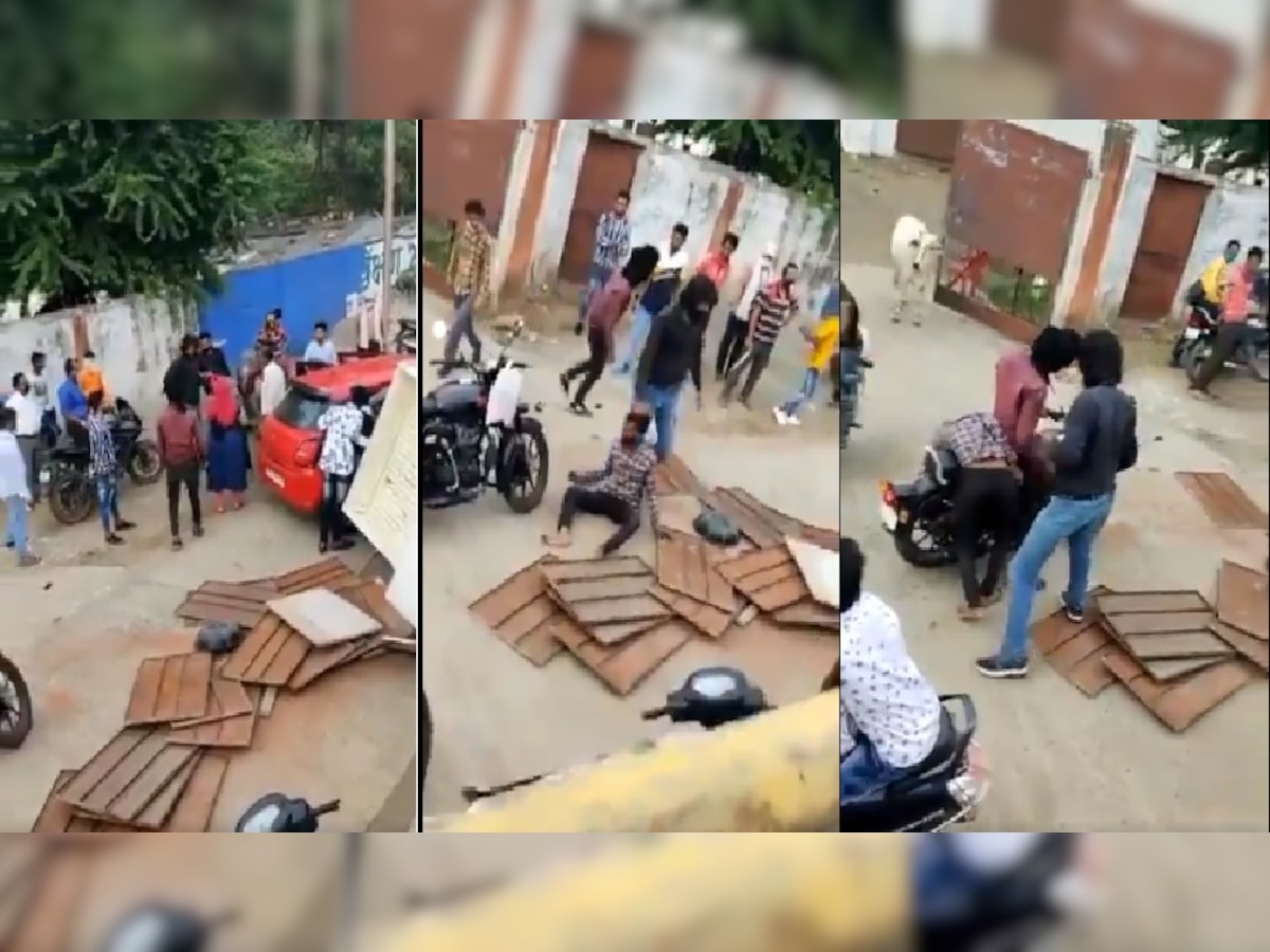 VIDEO: टक्कर के बाद ऑटो ड्राइवर को बेरहमी से पीटा, बेहोश होने पर भी मारते रहे गुंडे