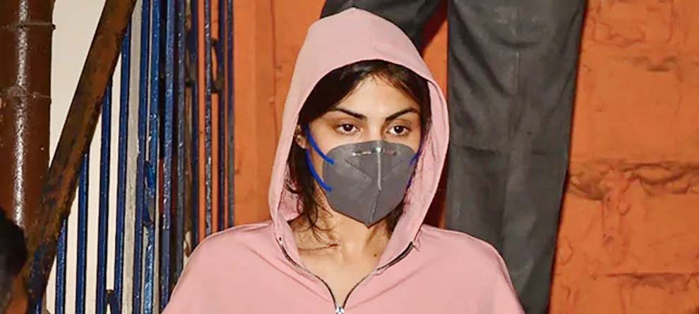 ଜେଲରୁ ଫେରିବା ପରେ ସିବିଆଇରକୁ ଚିଠି ଲେଖିଲେ ରିୟା, କାର୍ଯ୍ୟାନୁ୍ଷ୍ଠାନ ପାଇଁ ଅନୁରୋଧ... ଜେଲରୁ ଫେରିବା ପରେ ସିବିଆଇରକୁ ଚିଠି ଲେଖିଲେ ରିୟା, କାର୍ଯ୍ୟାନୁ୍ଷ୍ଠାନ ପାଇଁ ଅନୁରୋଧ...